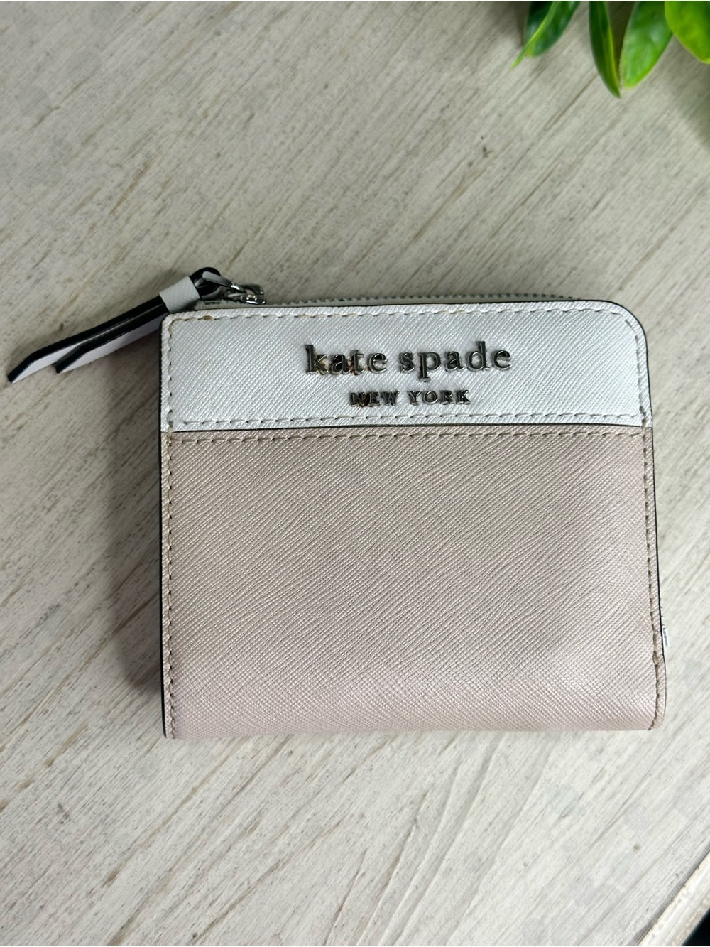 kate spade Two-Tone Zip Wallet in Beige and White